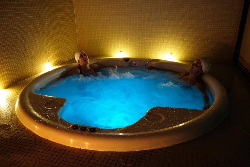 Jacuzzi slide